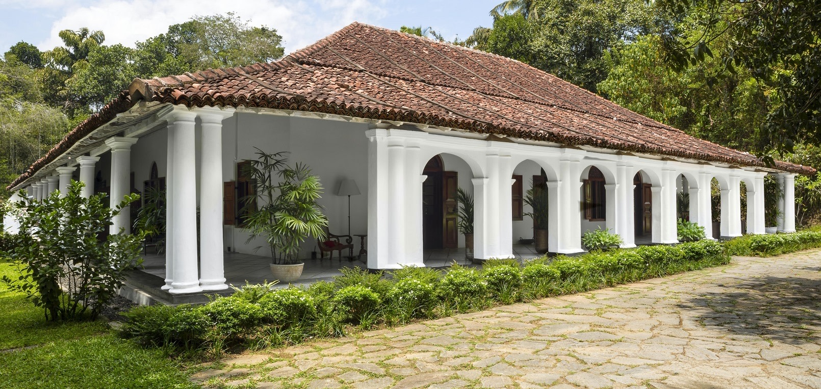 the-kandy-house-hotel-in-sri-lanka-enchanting-travels