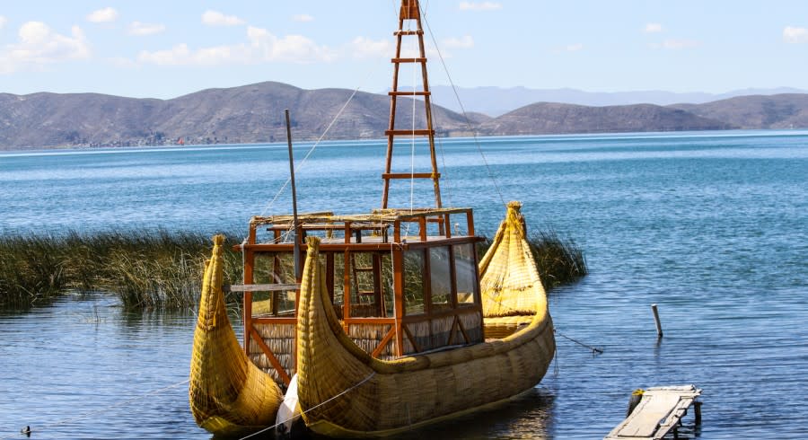 Traditionelles Boot auf dem Titicaca See