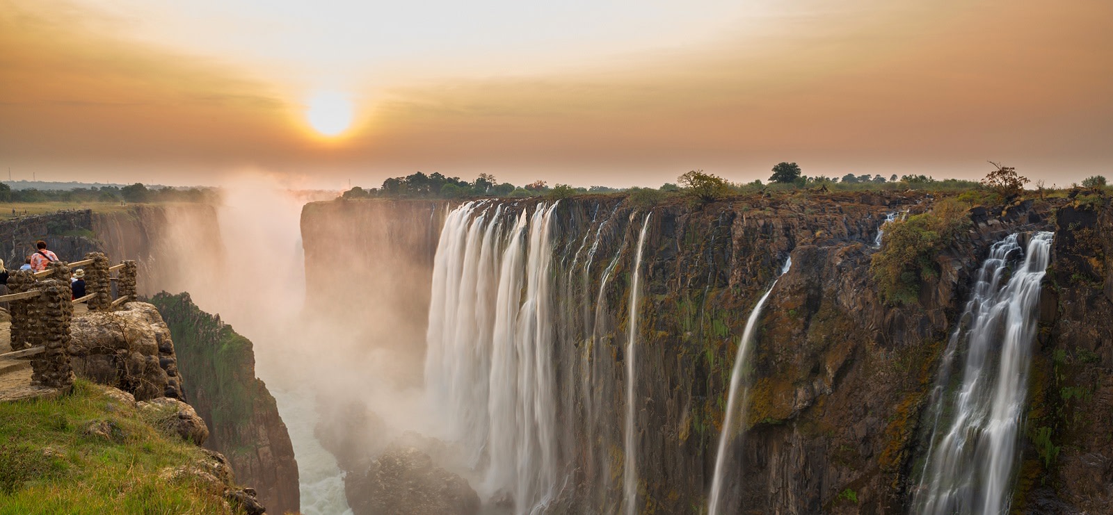 discover-the-victoria-falls-and-its-many-attractions-enchanting-travels