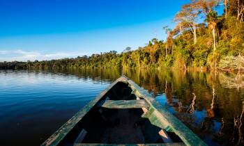 a small boat in a body of water