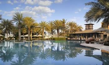 Arabian Court pool and Eauzone restaurant