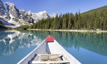 a small boat in a body of water