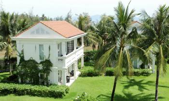 a large lawn in front of a house