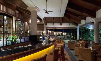Jentayu Lounge at night