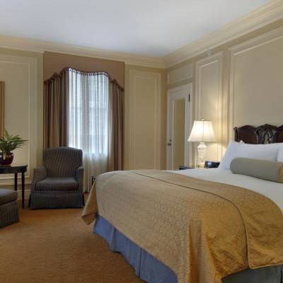 a bedroom with a bed in a hotel room