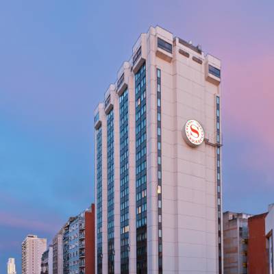 a tall building in a city