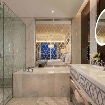 King Deluxe Bathroom