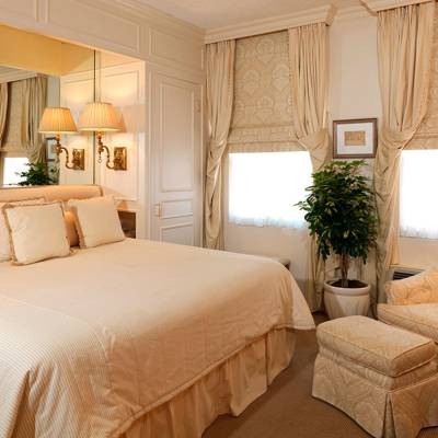 Deluxe king room