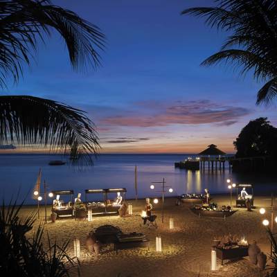 Theme buffet nights at Punta Bunga beach