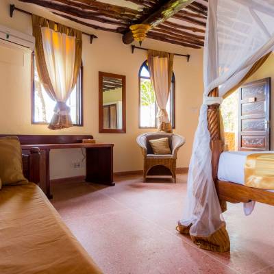 a bedroom with a bed in a hotel room