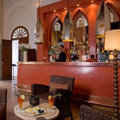 Hotel Bar