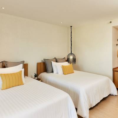 a bedroom with a bed in a hotel room