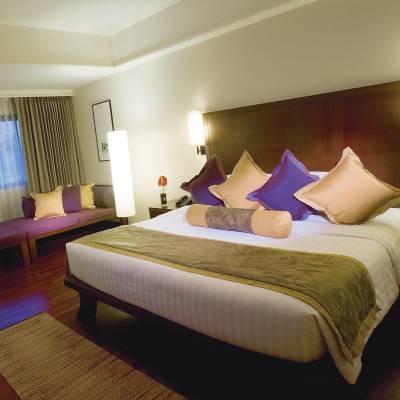 a bedroom with a bed in a hotel room