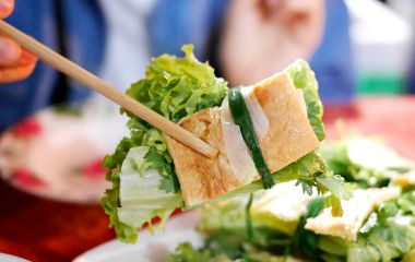 Enchanting Travels Laos Tours - Laos food at Night Market, Luang Prabang - Laos restaurant