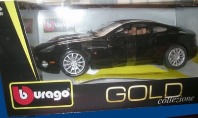 Aston martin v12 vanquish 2002  bburago b guvt8o - Eugenol