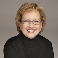 Cindy Solomon headshot