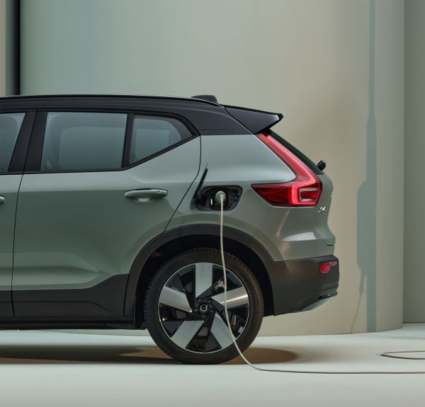 Volvo XC40 lader fra Frydenbø