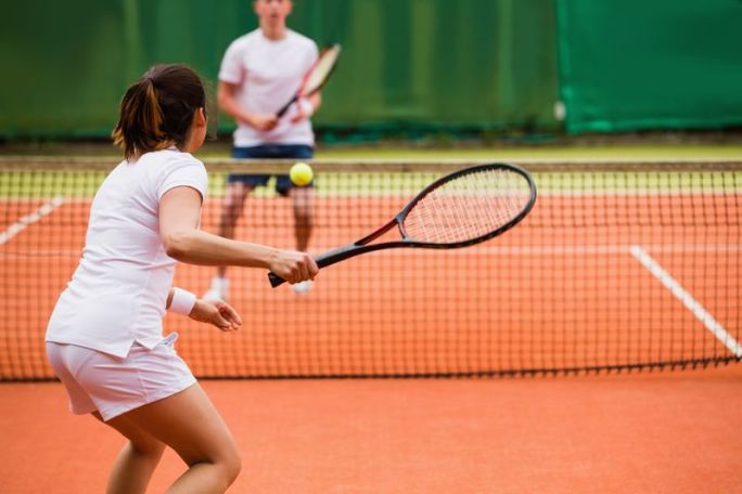Couple_playing_tennis.jpg Couple_playing_tennis.jpg