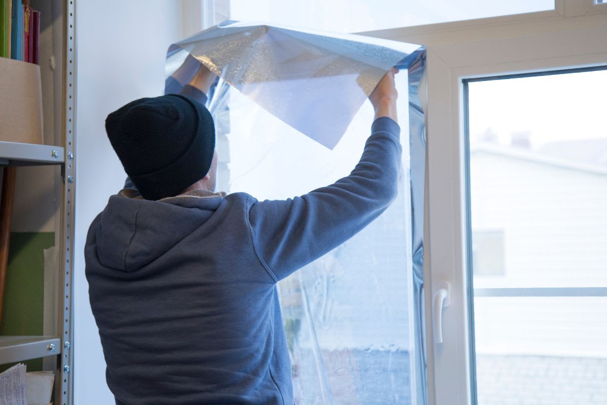 Fenster verdunkeln leicht gemacht: Dein Ratgeber für effektiven Sonnenschutz und stilvolle Verdunkelung