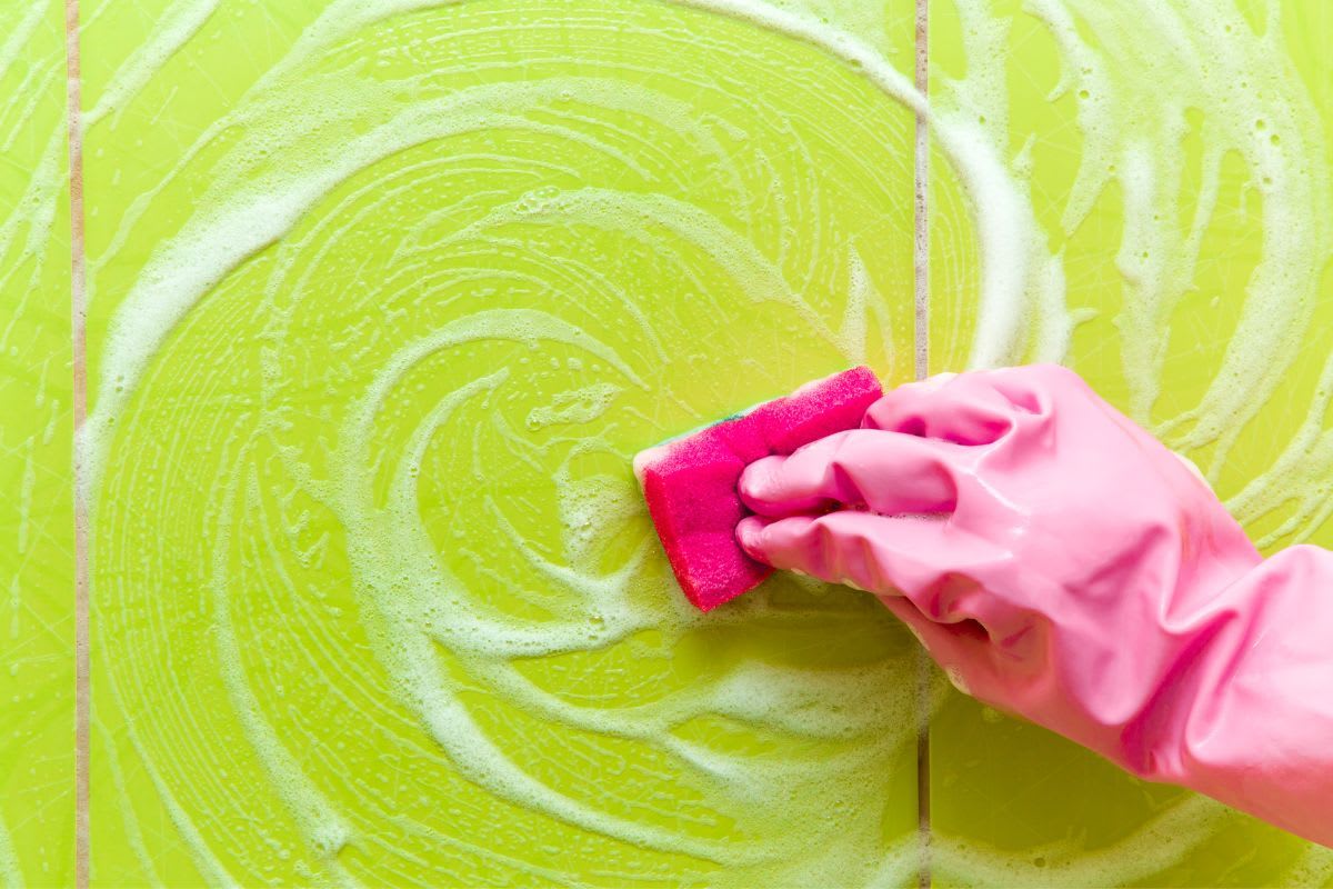 Fliesen richtig reinigen: Die Beste Hausmittel und Tipps für Wand- und Bodenfliesen reinigen
