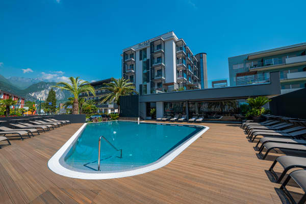 Lake Front Hotel Mirage,Riva