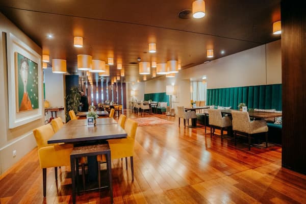 Hotel Inspira Santos / Holiday Inn Porto Gaia,Lisbon and Porto