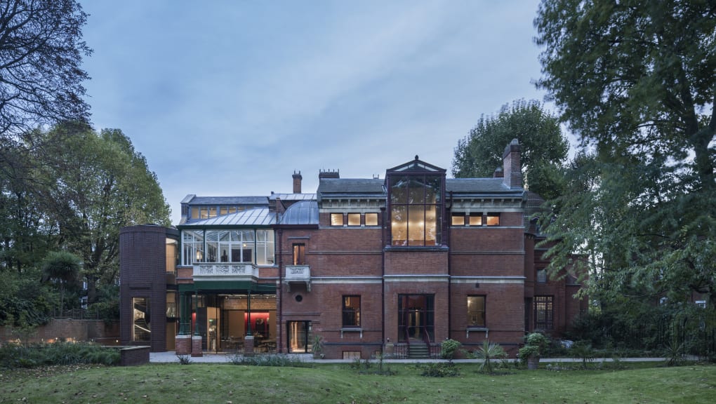 Front view of Leighton House. Copyright Dirk Lindner