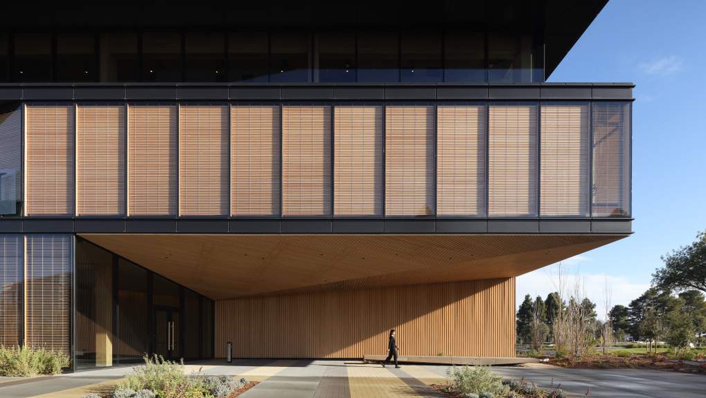 Exterior close-up view of the building. Copyright: Ema Peter, 2025.