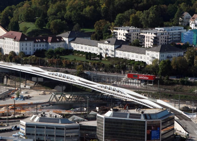 Wide angle shot of construction of the Kienlesberg Bridge