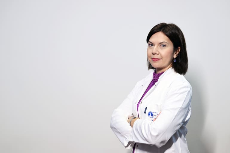 Fast jede zweite Person hat ein Nebenhöhlenproblem: Wie kann man eine Infektion verhindern und die Gesundheit der Atemwege bewahren?