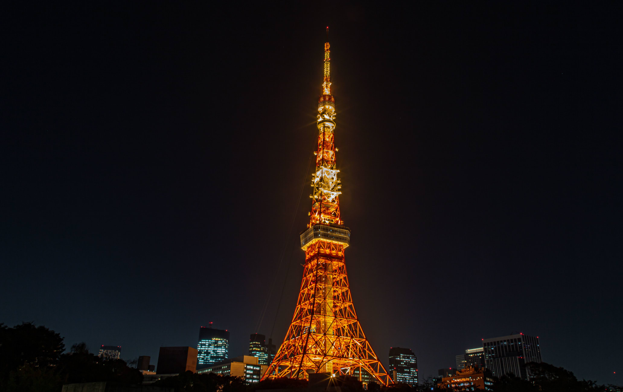 A Toman domina Torre de Tóquio em nova colaboração de Tokyo