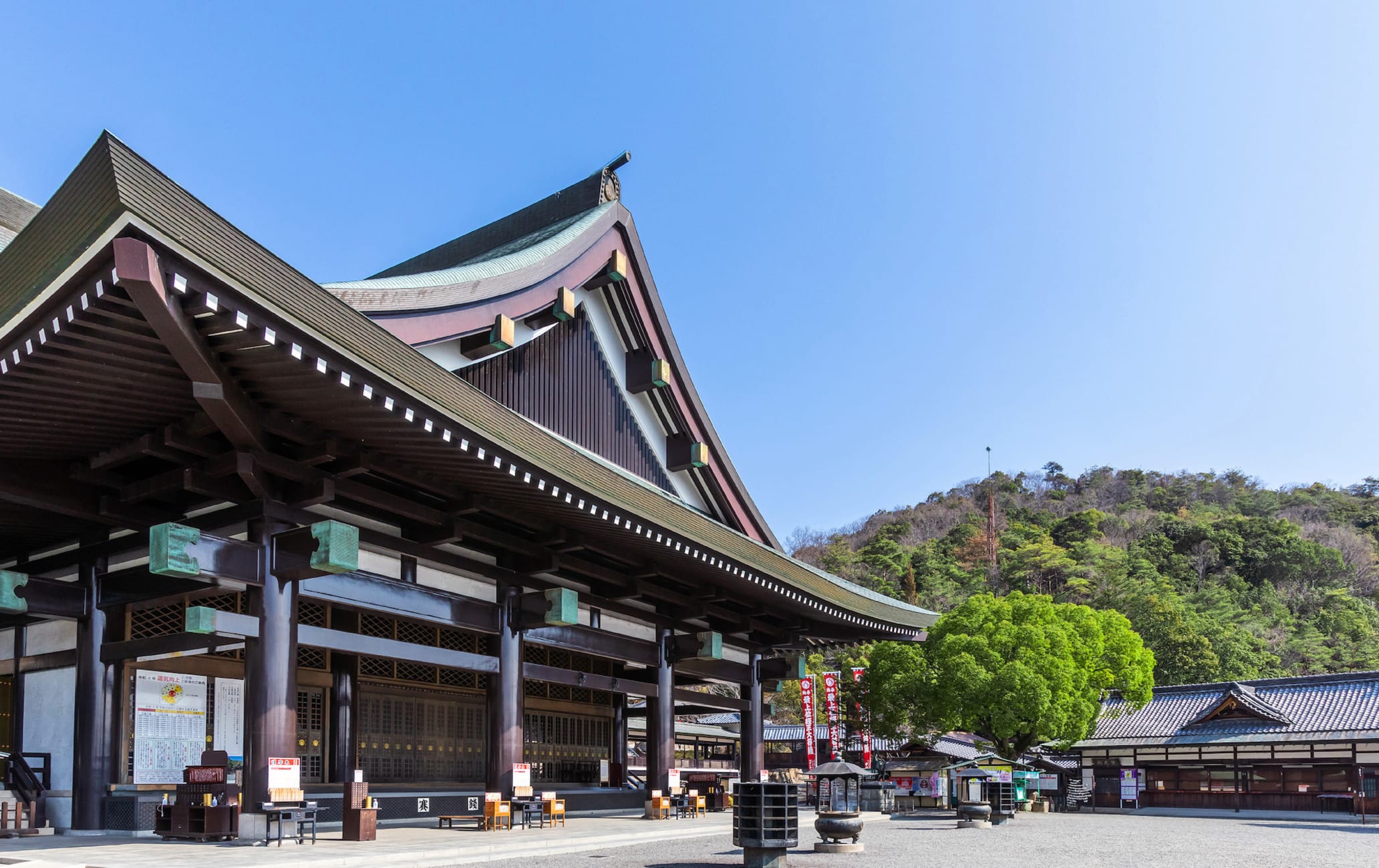 Saijo Inarisan Myokyoji Temple