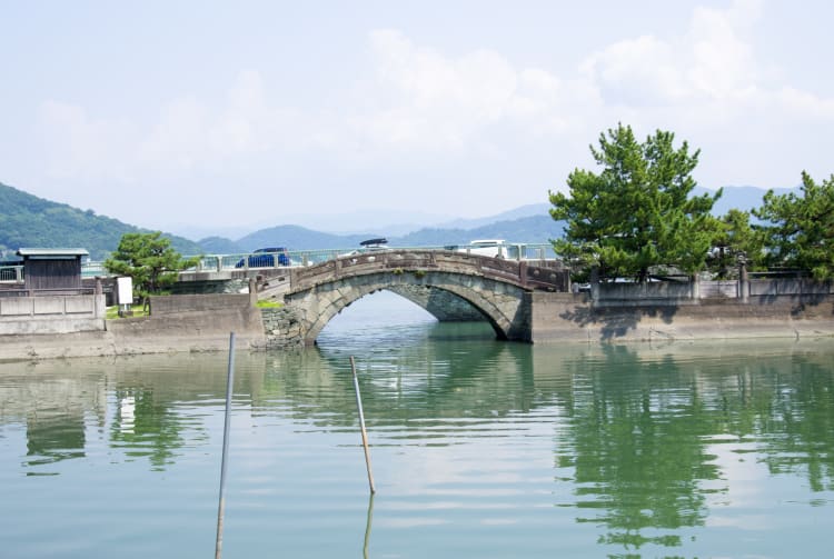 Wakanoura mit steinerner Brücke