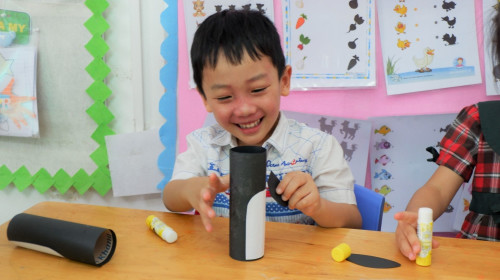 THẾ GIỜI TUYẾT VÀ NHỮNG CHÚ CHIM CÁNH CỤT NGỘ NGHĨNH