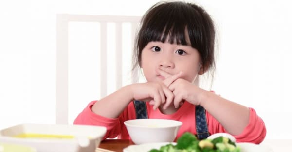 06 thói quen xấu gây ảnh hưởng sức khỏe cho bé