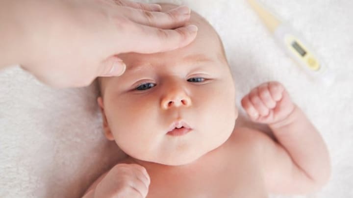 CHĂM SÓC VỊ TRÍ TIÊM SAU TIÊM CHỦNG CỦA TRẺ ĐÚNG CÁCH: CHƯỜM NÓNG HAY CHƯỜM LẠNH?