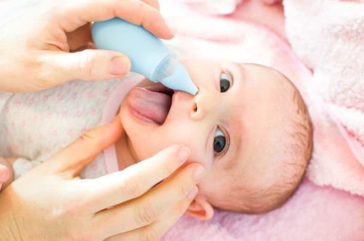 Mách ba mẹ cách xử lý khi trẻ bị hắt hơi, sổ mũi