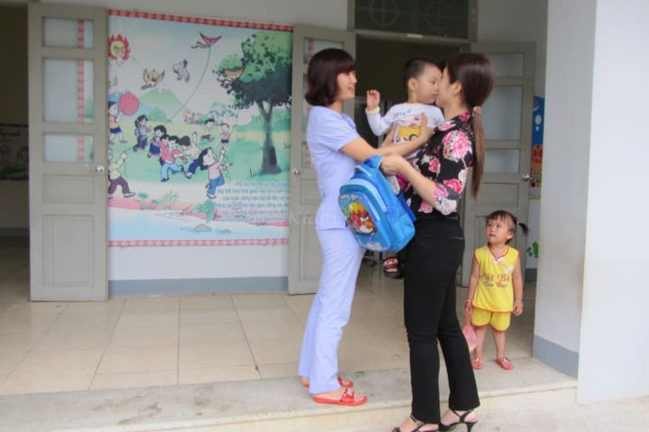 Chuẩn bị sẵn sàng cho bé đi nhà trẻ