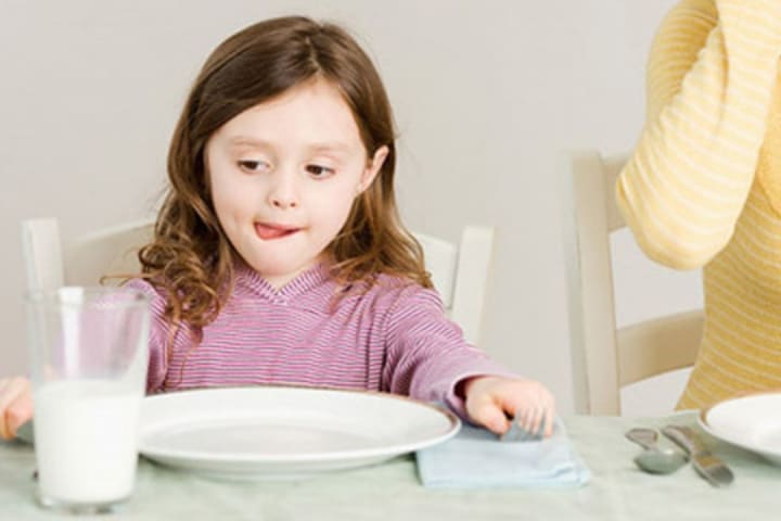 LƯỢNG SỮA CẦN THIẾT MỖI NGÀY CHO BÉ LÀ BAO NHIÊU?
