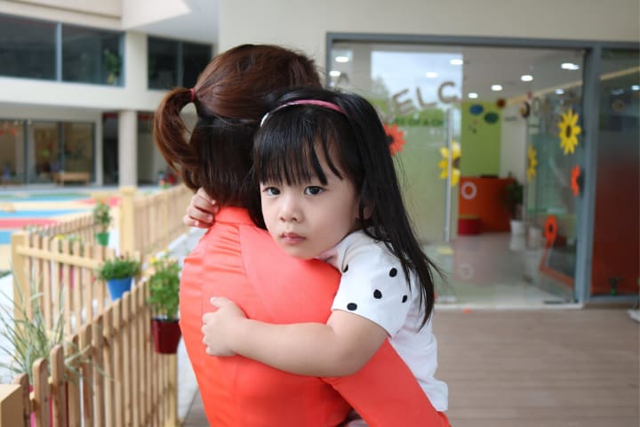 Tại sao lần đầu bé đi học hay đau ốm? - Nguyên nhân và cách khắc phục