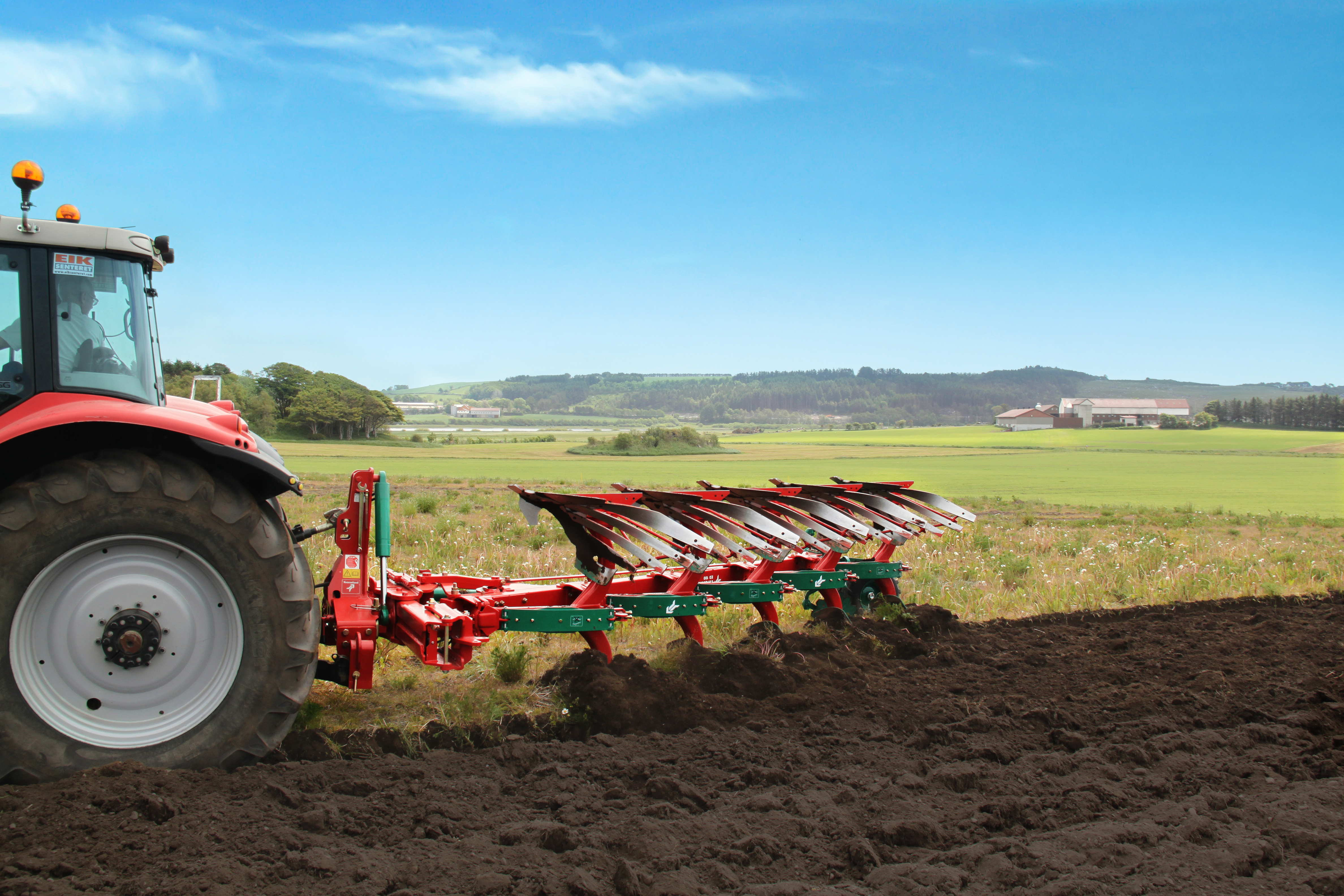 Reversible Mounted Ploughs - Kverneland ED LD contains Auto-Reset system for ED, shearbolt protection for the LD. Vibromat system for LD HD