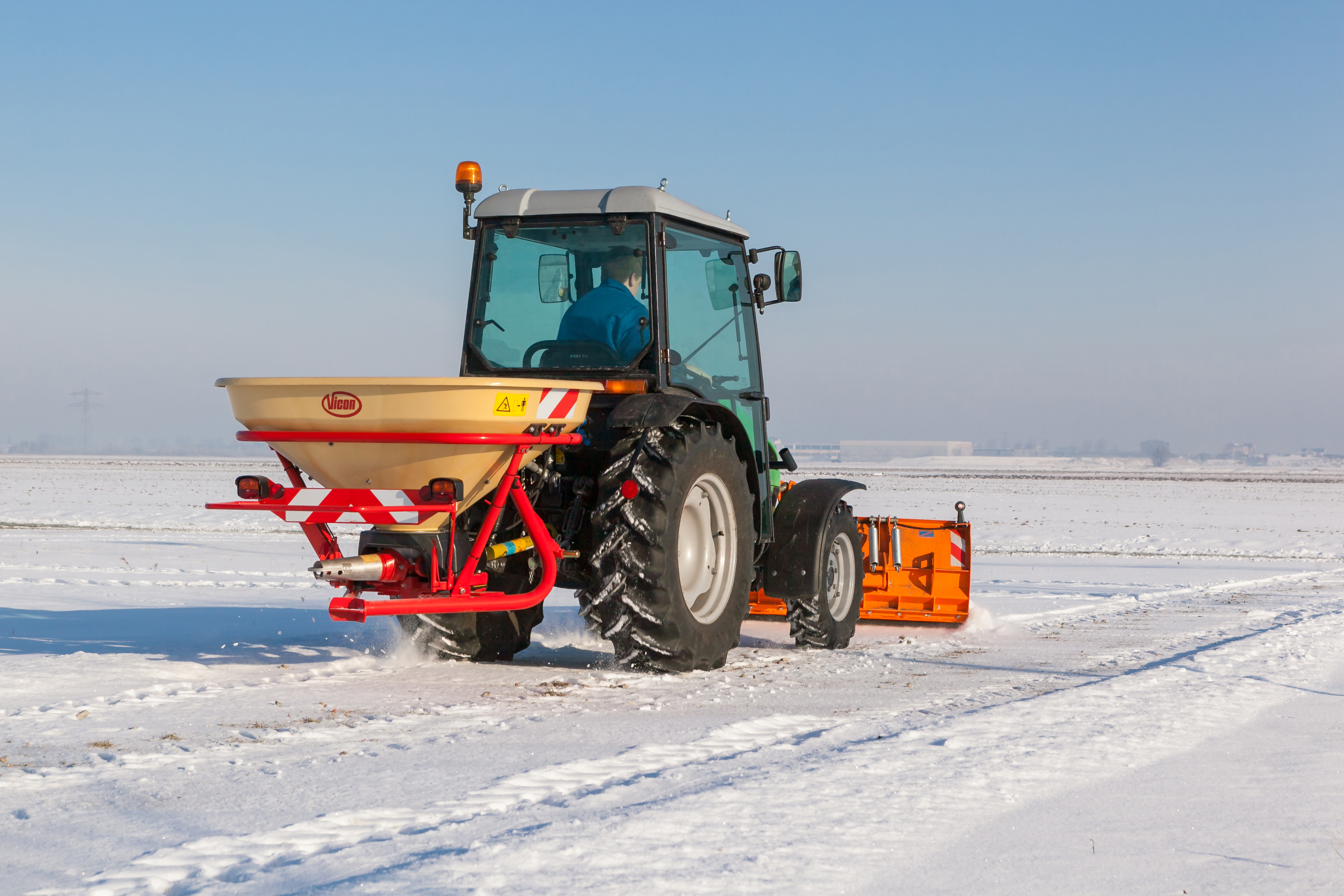Vicon-Pendulum-Spreader-In-Snow-0073