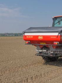 Disc Spreaders - Vicon RotaFlow RO-M EW, low weight perfect for small growers, operates precisely on uneven terrain, comes with ISOBUS system