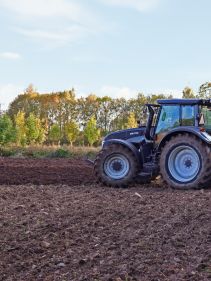 Kverneland 2300 S compact above ground, dragged by tractor