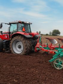 Reversible Mounted Ploughs - Kverneland Packomat, perfect seedbed while ploughing, Kverneland's unique steel provides light and robust implement