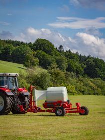 Round Bale Wrappers - Kverneland 7730, made for smaller tractors but still fully atuomatic