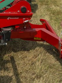 Round Bale Wrappers - Kverneland 7730, made for smaller tractors but still fully atuomatic