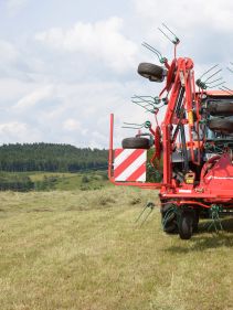 Kverneland 8460 - 8480, compact transported by tractor