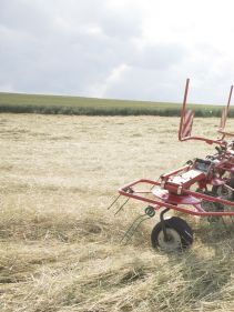 Kverneland 8460 - 8480, compact tedders for hay making