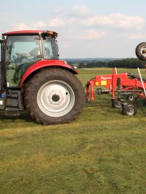 Kverneland 8590 C - 85112 C, smaller tractors, smart transport and reliable performance on field